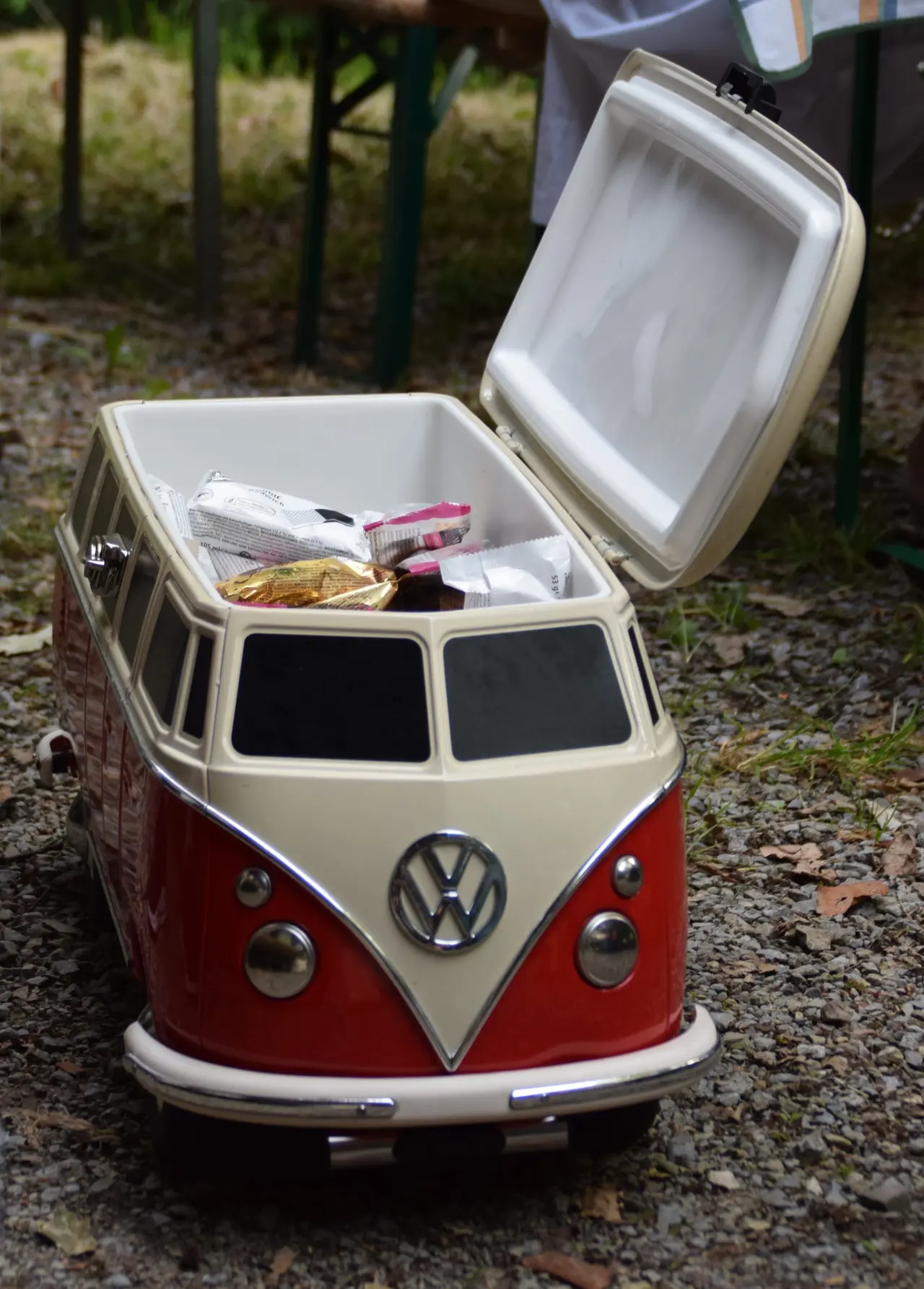 Kühlbox in Form eines VW Bulli